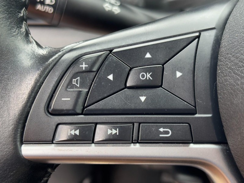 Nissan Sentra Vehicle Image 17