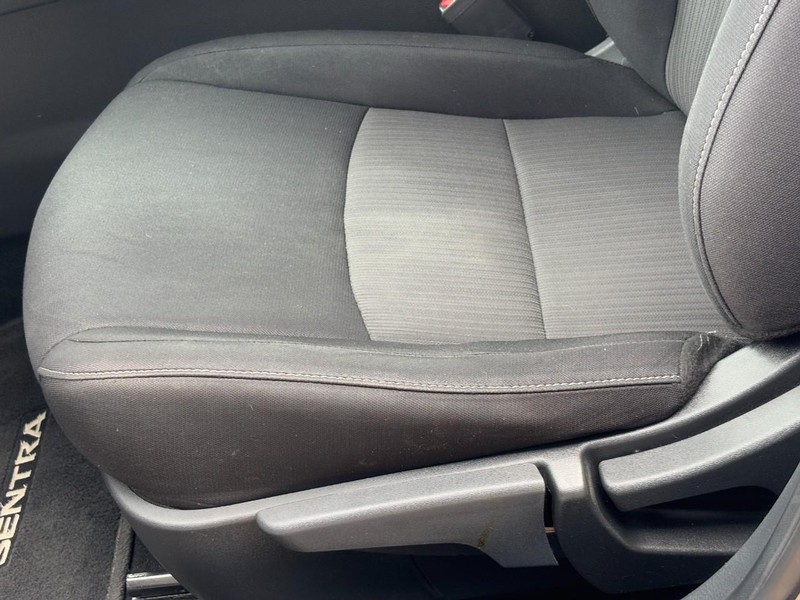 Nissan Sentra Vehicle Image 24