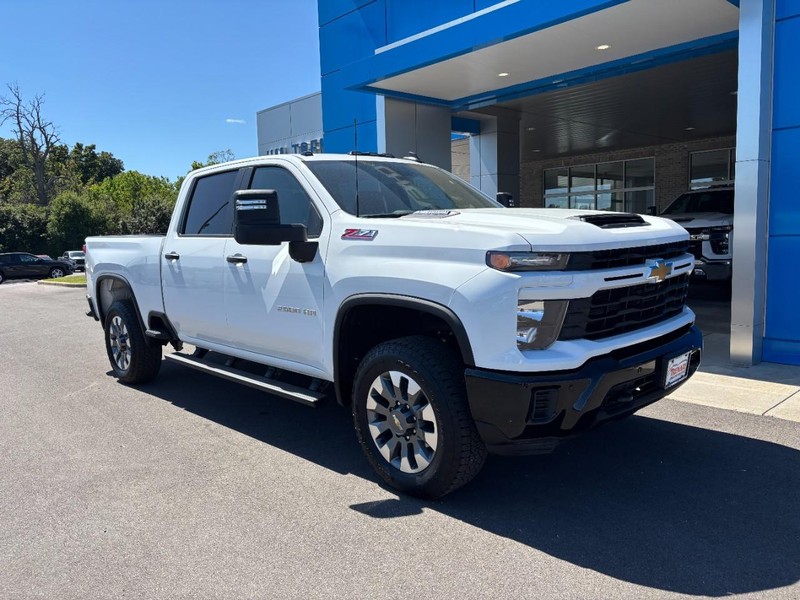 Chevrolet Silverado 2500HD Vehicle Image 02