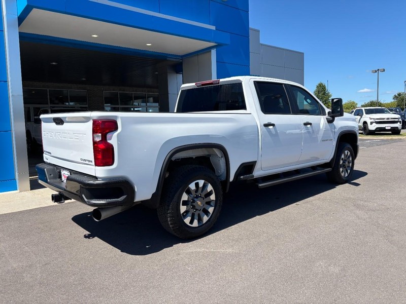 Chevrolet Silverado 2500HD Vehicle Image 03