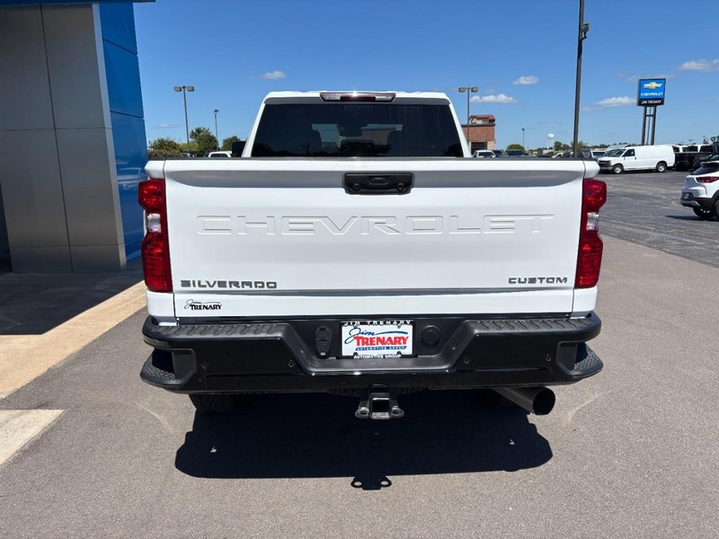 Chevrolet Silverado 2500HD Vehicle Image 05