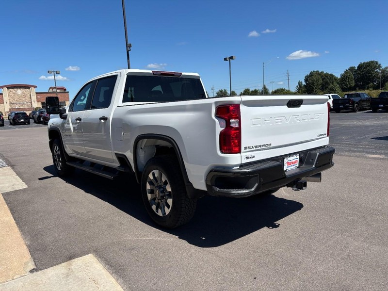 Chevrolet Silverado 2500HD Vehicle Image 06