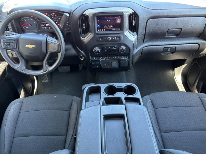 Chevrolet Silverado 2500HD Vehicle Image 11