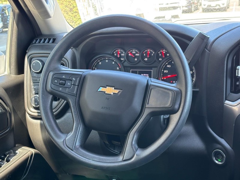 Chevrolet Silverado 2500HD Vehicle Image 12