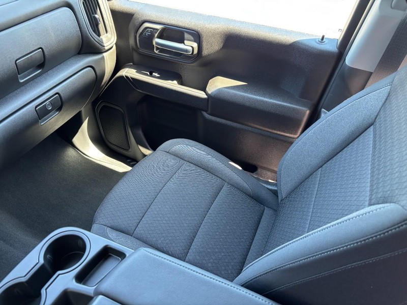 Chevrolet Silverado 2500HD Vehicle Image 15