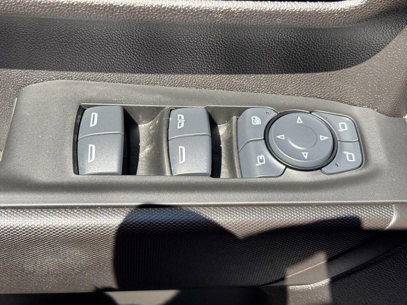Chevrolet Silverado 2500HD Vehicle Image 24