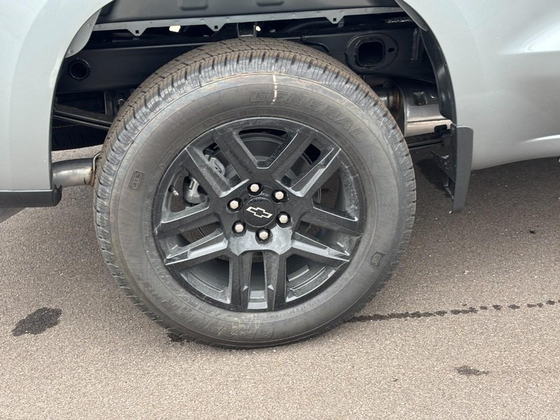 Chevrolet Silverado 1500 Vehicle Image 04