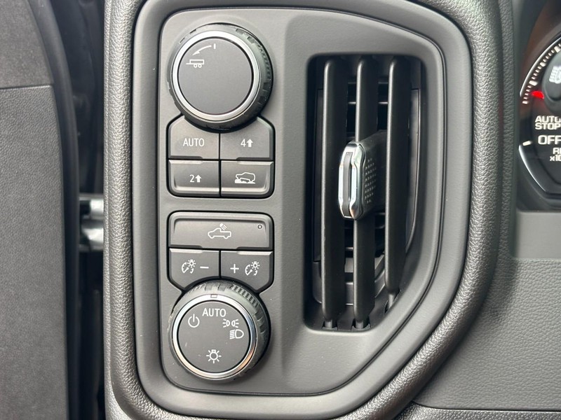 Chevrolet Silverado 1500 Vehicle Image 12
