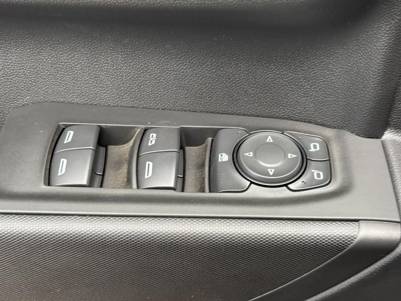 Chevrolet Silverado 1500 Vehicle Image 18
