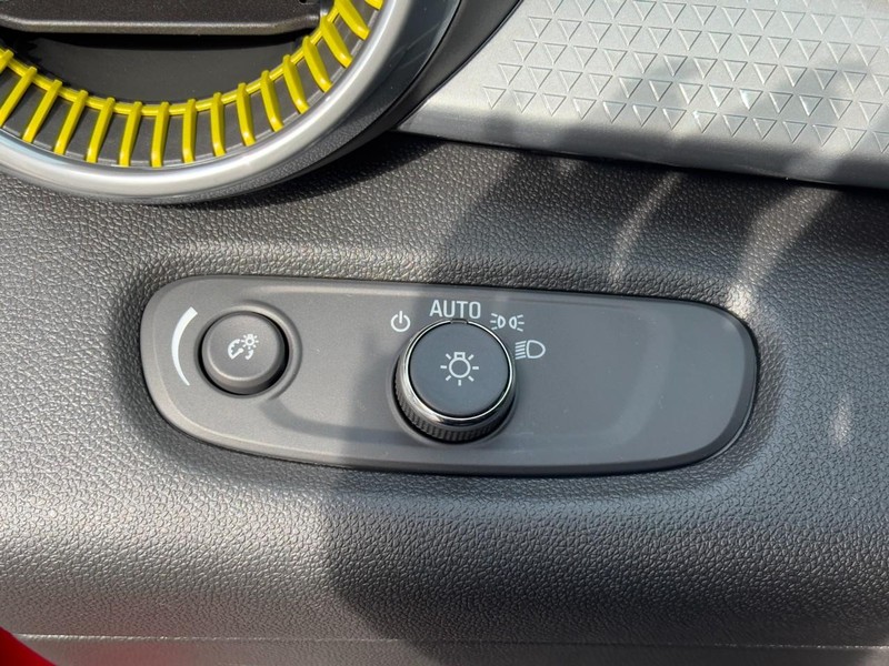 Chevrolet Trax Vehicle Image 11