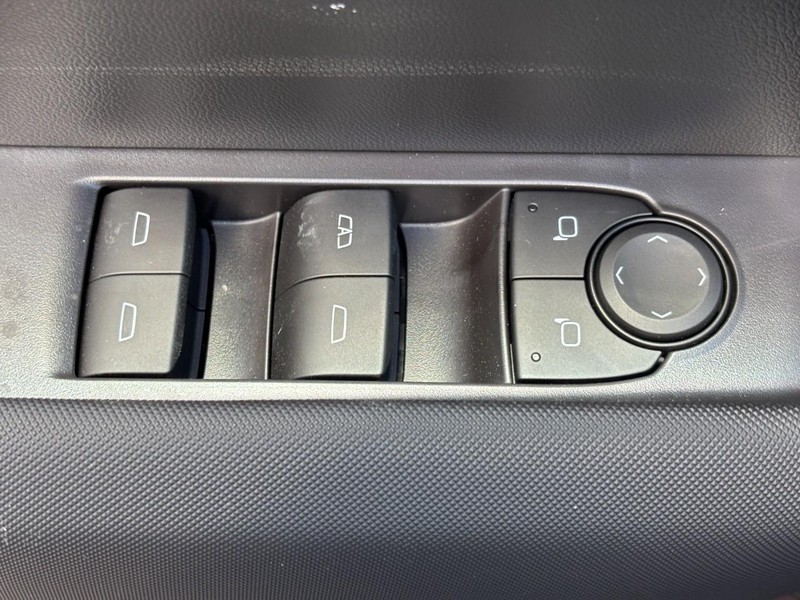 Chevrolet Colorado Vehicle Image 18