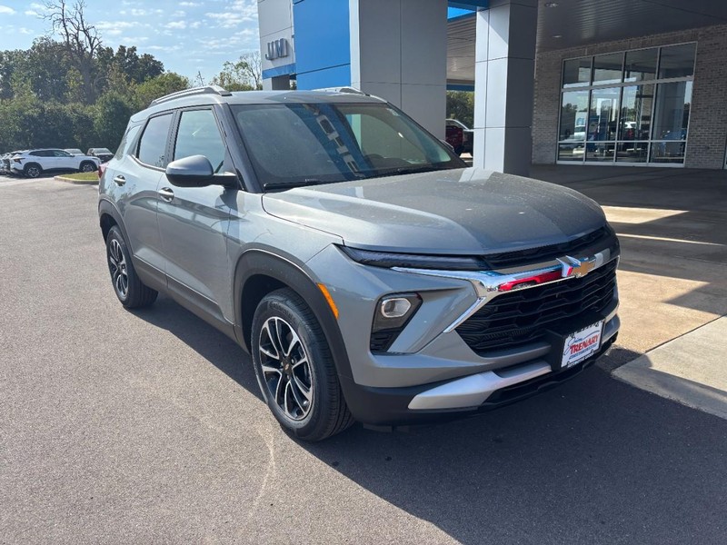 Chevrolet TrailBlazer Vehicle Image 02