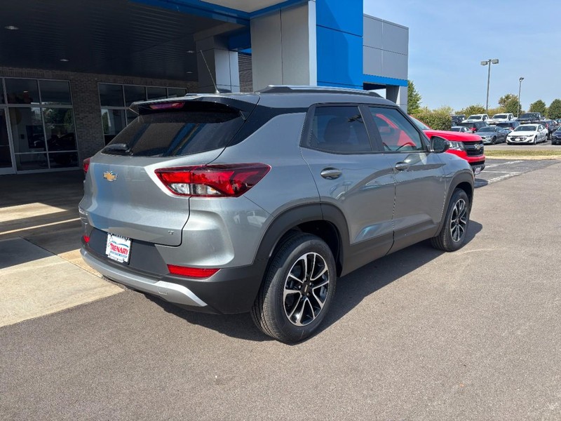Chevrolet TrailBlazer Vehicle Image 03