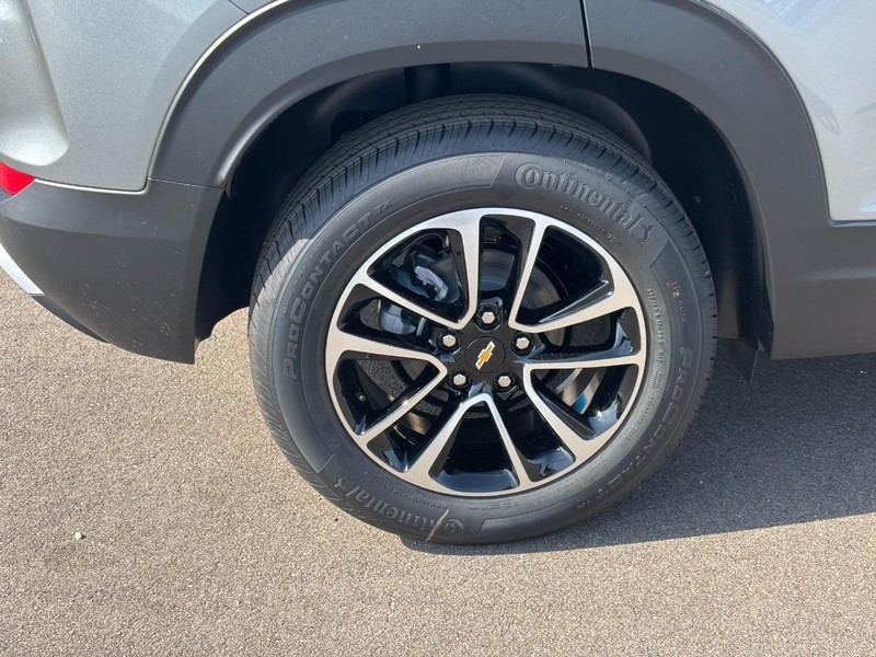 Chevrolet TrailBlazer Vehicle Image 04
