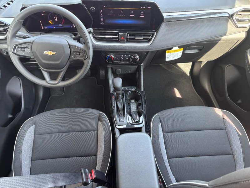 Chevrolet TrailBlazer Vehicle Image 06