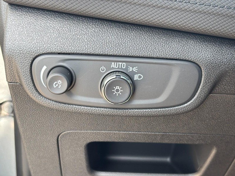 Chevrolet TrailBlazer Vehicle Image 12