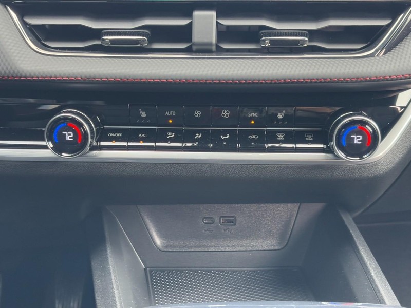 Chevrolet Equinox Vehicle Image 09