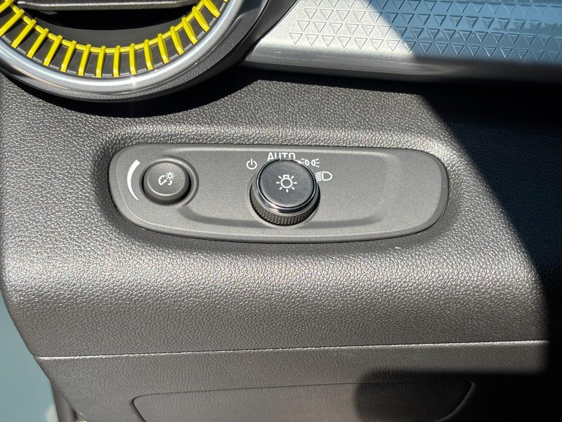 Chevrolet Trax Vehicle Image 12
