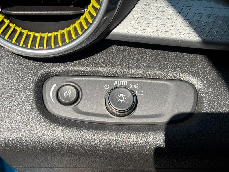 Chevrolet Trax Vehicle Image 12