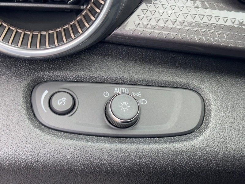 Chevrolet Trax Vehicle Image 12