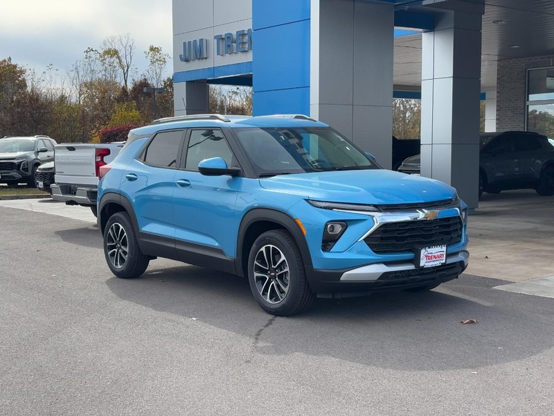 Chevrolet TrailBlazer Vehicle Image 02