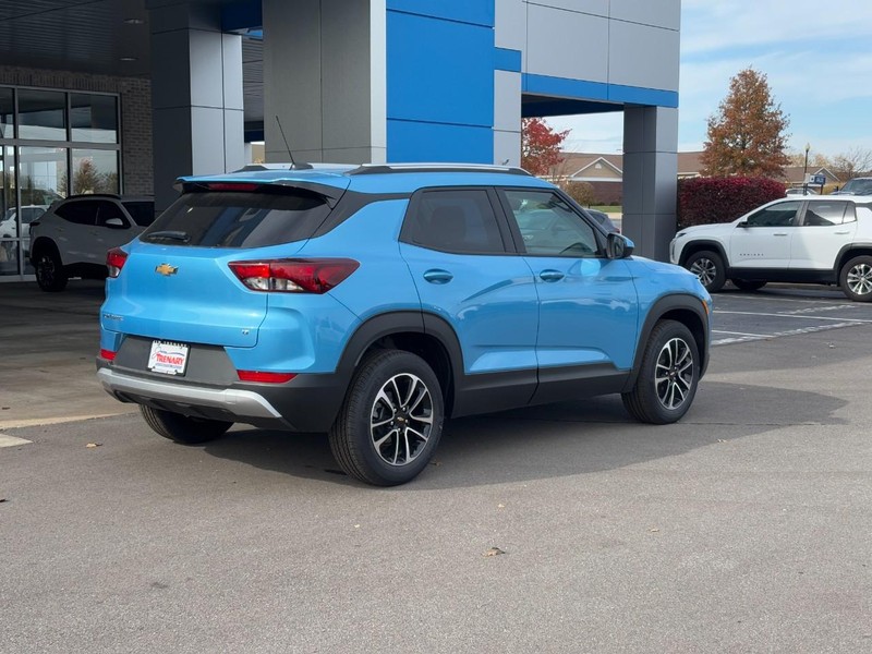 Chevrolet TrailBlazer Vehicle Image 03