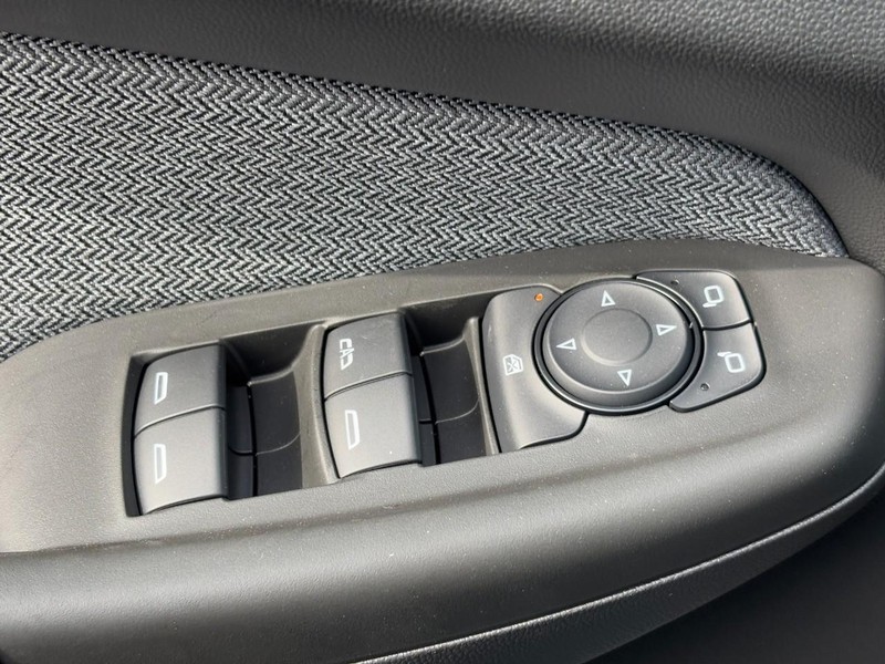 Chevrolet TrailBlazer Vehicle Image 18