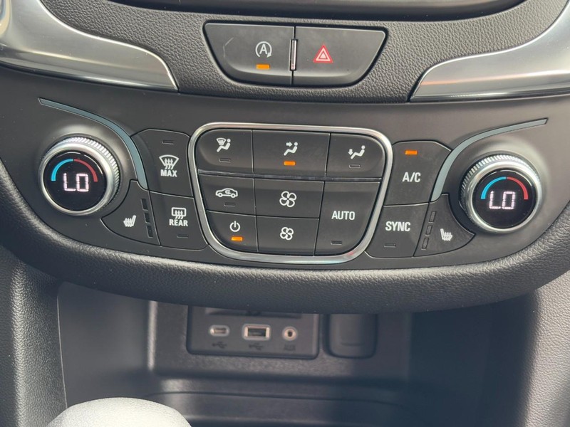 Chevrolet Equinox Vehicle Image 14