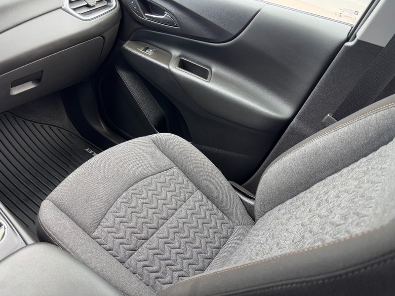 Chevrolet Equinox Vehicle Image 15