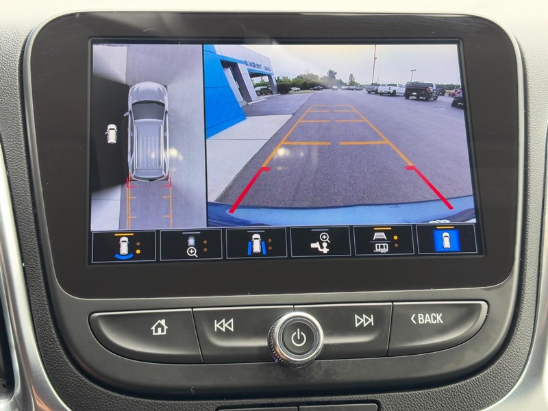 Chevrolet Equinox Vehicle Image 21