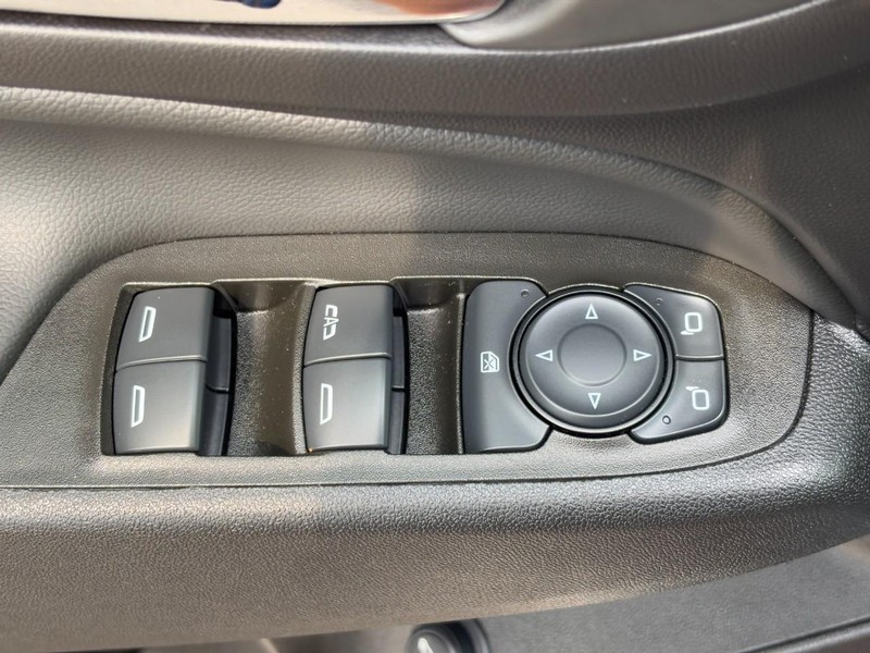 Chevrolet Equinox Vehicle Image 23