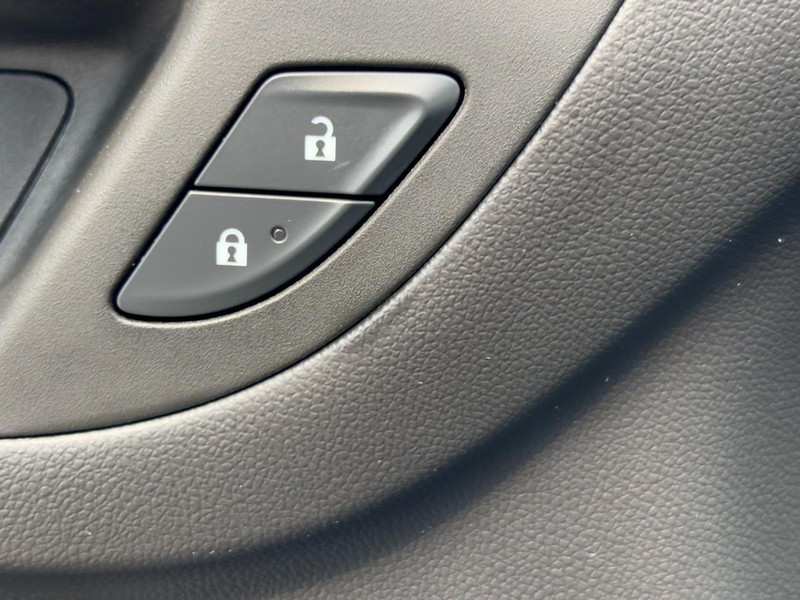 Chevrolet Equinox Vehicle Image 24