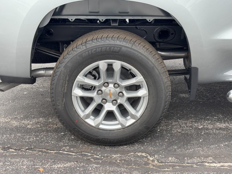 Chevrolet Silverado 1500 Vehicle Image 04