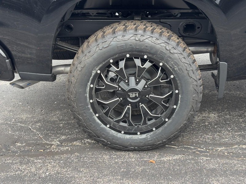 Chevrolet Silverado 1500 Vehicle Image 04