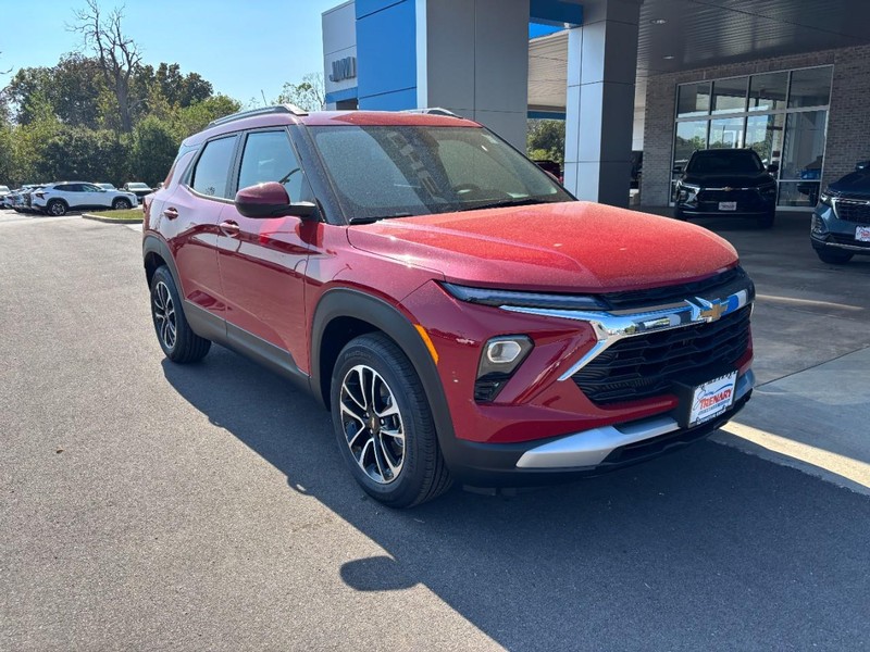 Chevrolet TrailBlazer Vehicle Image 02
