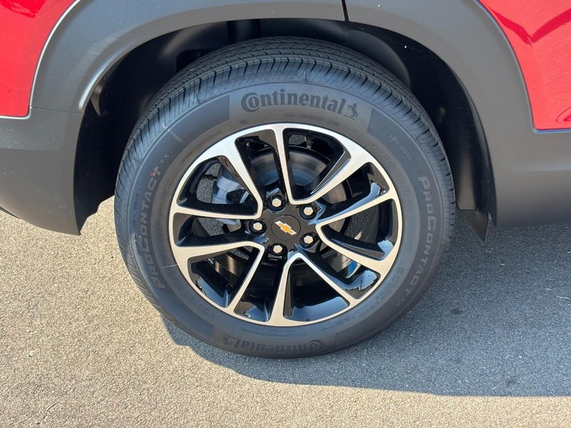 Chevrolet TrailBlazer Vehicle Image 04