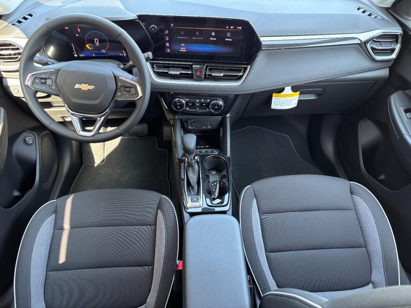 Chevrolet TrailBlazer Vehicle Image 06