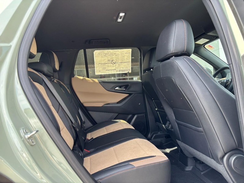 Chevrolet Equinox Vehicle Image 05