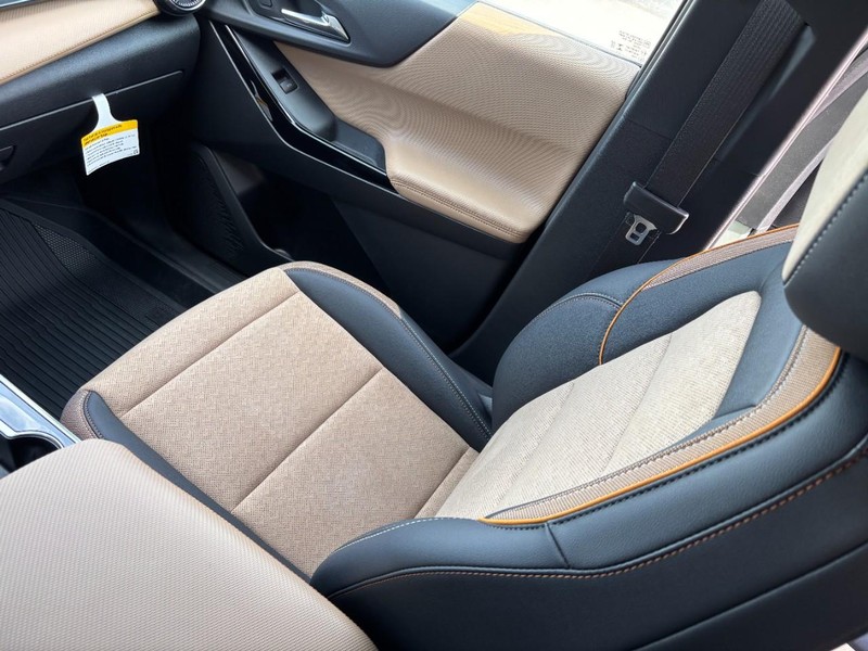 Chevrolet Equinox Vehicle Image 11