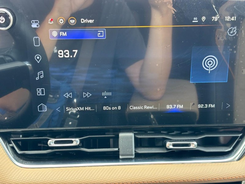 Chevrolet Equinox Vehicle Image 16