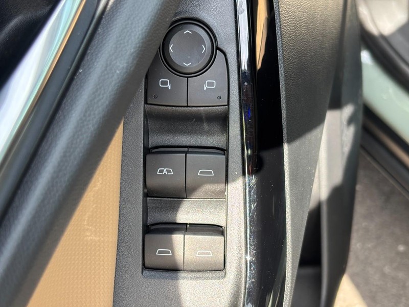 Chevrolet Equinox Vehicle Image 20
