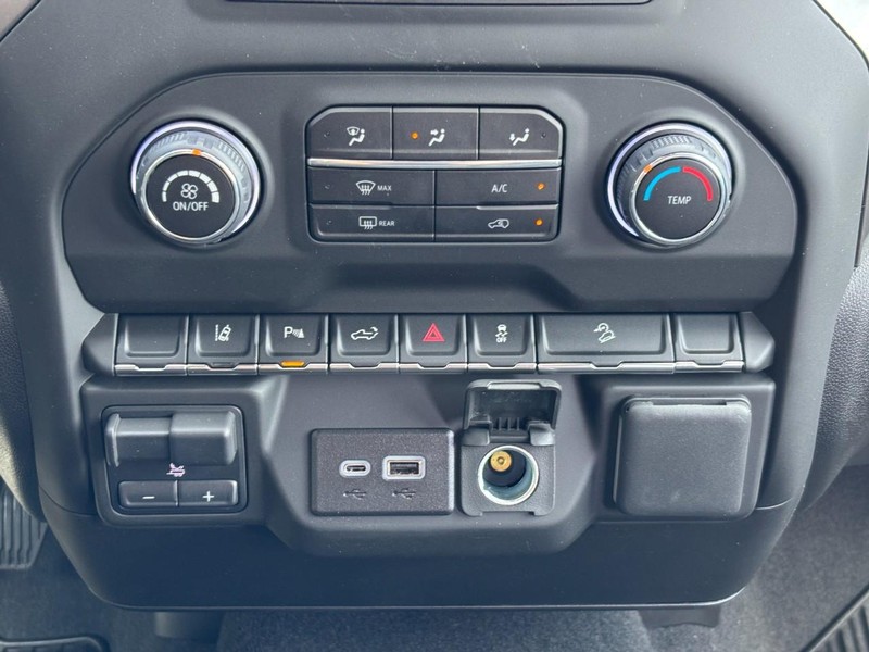 Chevrolet Silverado 2500HD Vehicle Image 10