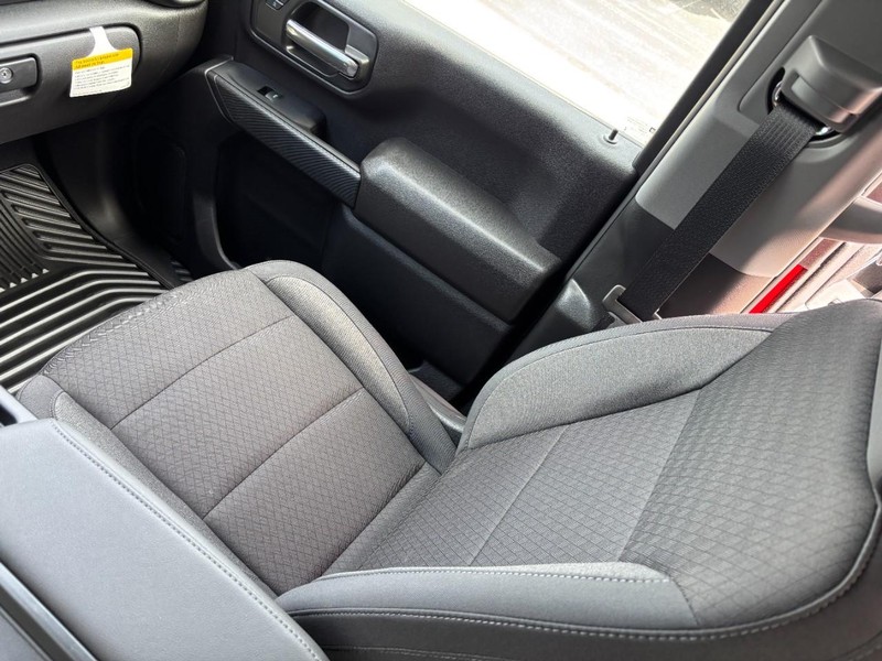 Chevrolet Silverado 2500HD Vehicle Image 11