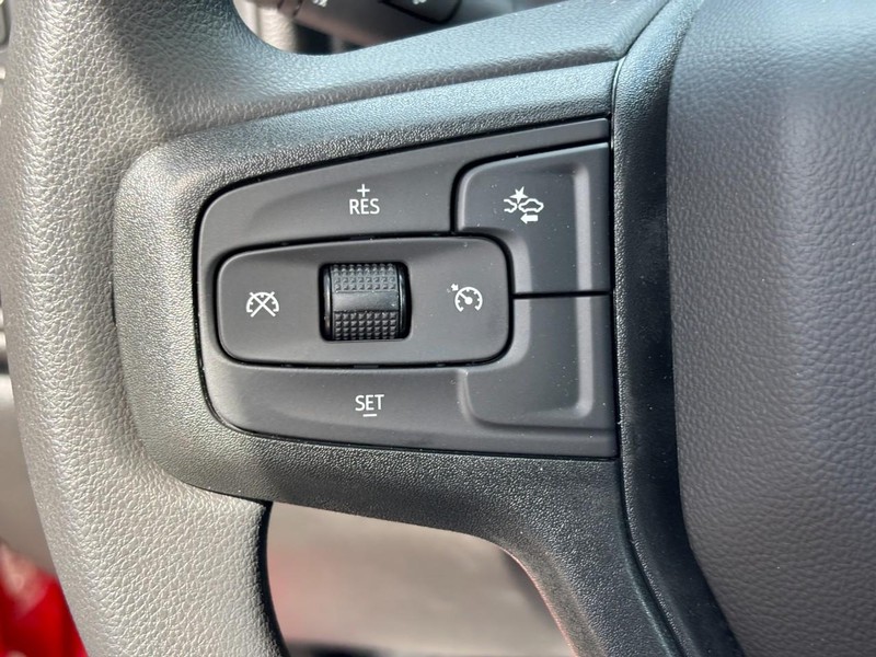 Chevrolet Silverado 2500HD Vehicle Image 13