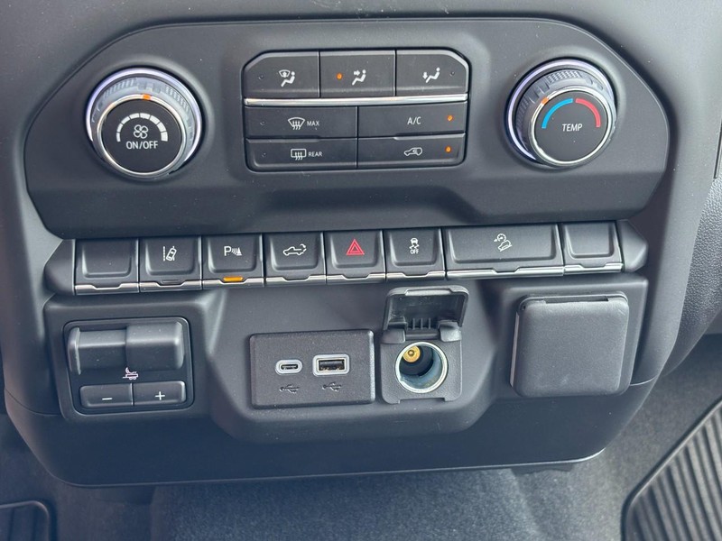 Chevrolet Silverado 2500HD Vehicle Image 17