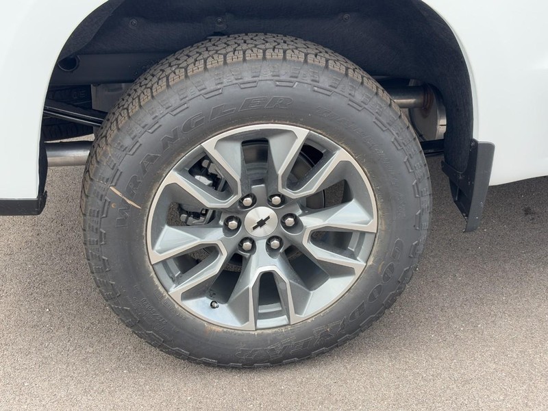 Chevrolet Silverado 1500 Vehicle Image 04