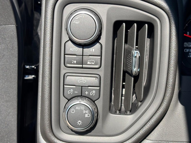 Chevrolet Silverado 1500 Vehicle Image 13