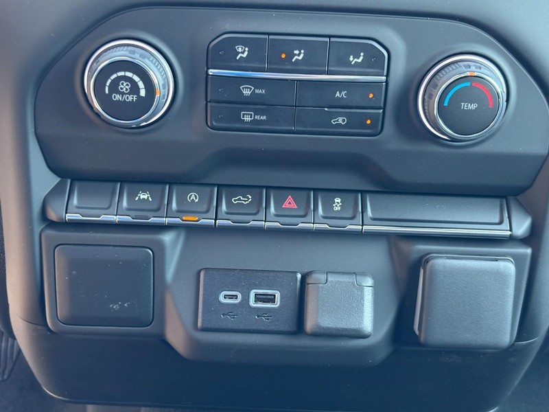 Chevrolet Silverado 1500 Vehicle Image 18