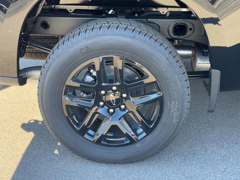 Chevrolet Silverado 1500 Vehicle Image 04