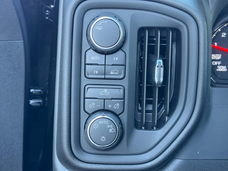 Chevrolet Silverado 1500 Vehicle Image 11